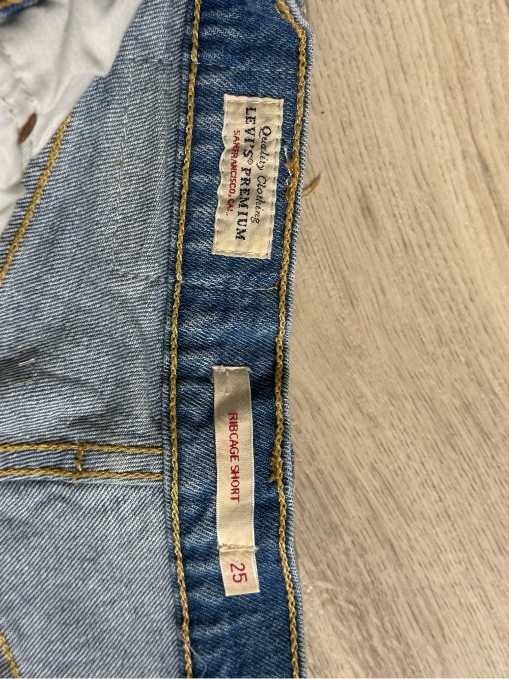 Levi’s Ribcage Short Distressed Shorts - Picture 2 of 5